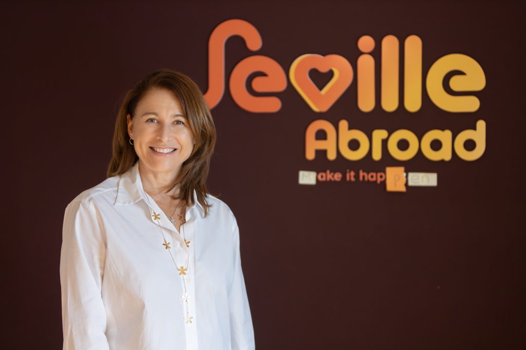Chelo, Spanish teacher and host family coordinator at Seville Abroad, supporting international students in Spain